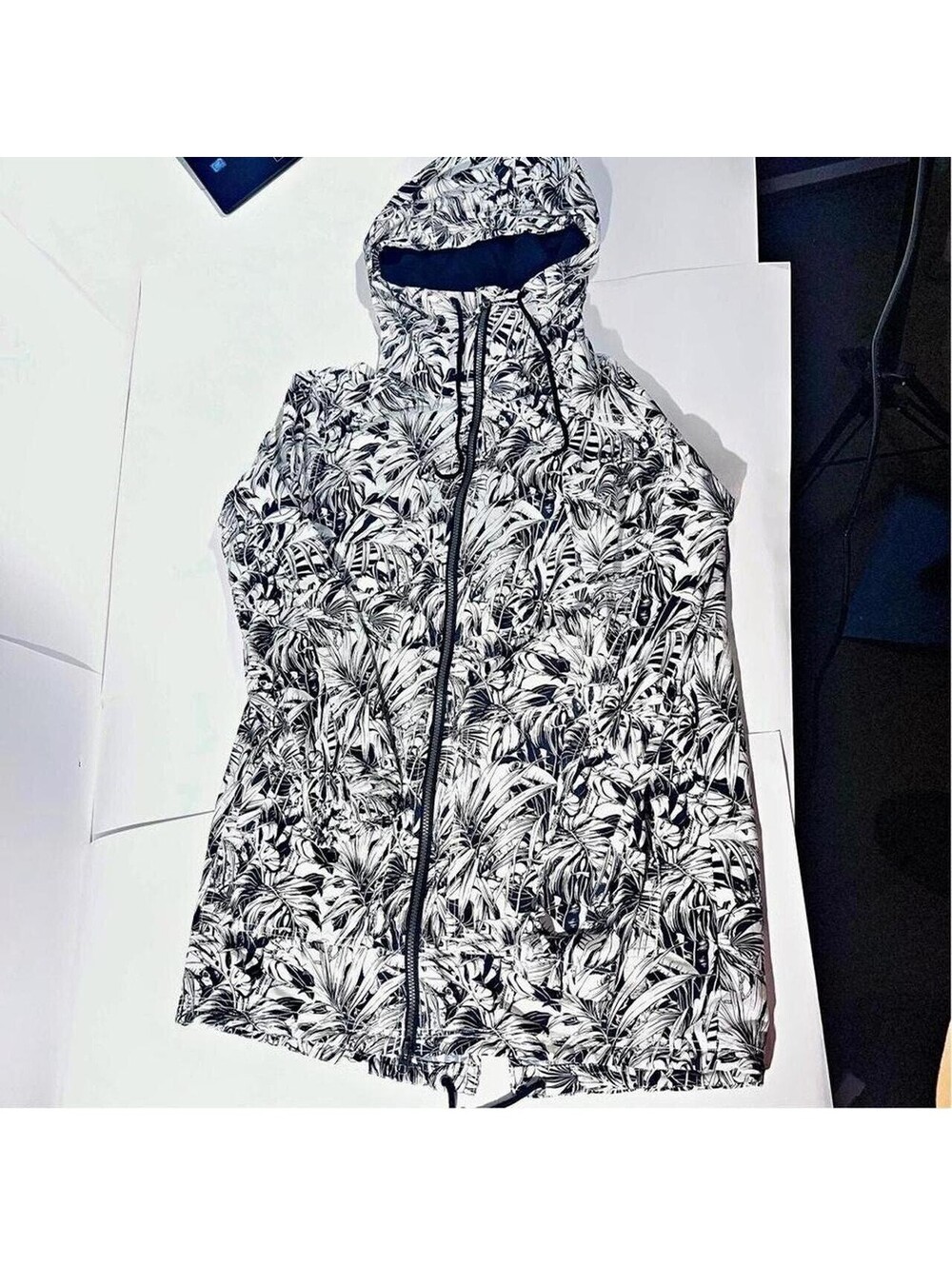 Columbia Black White Tropical Print Hooded Rain Jacket